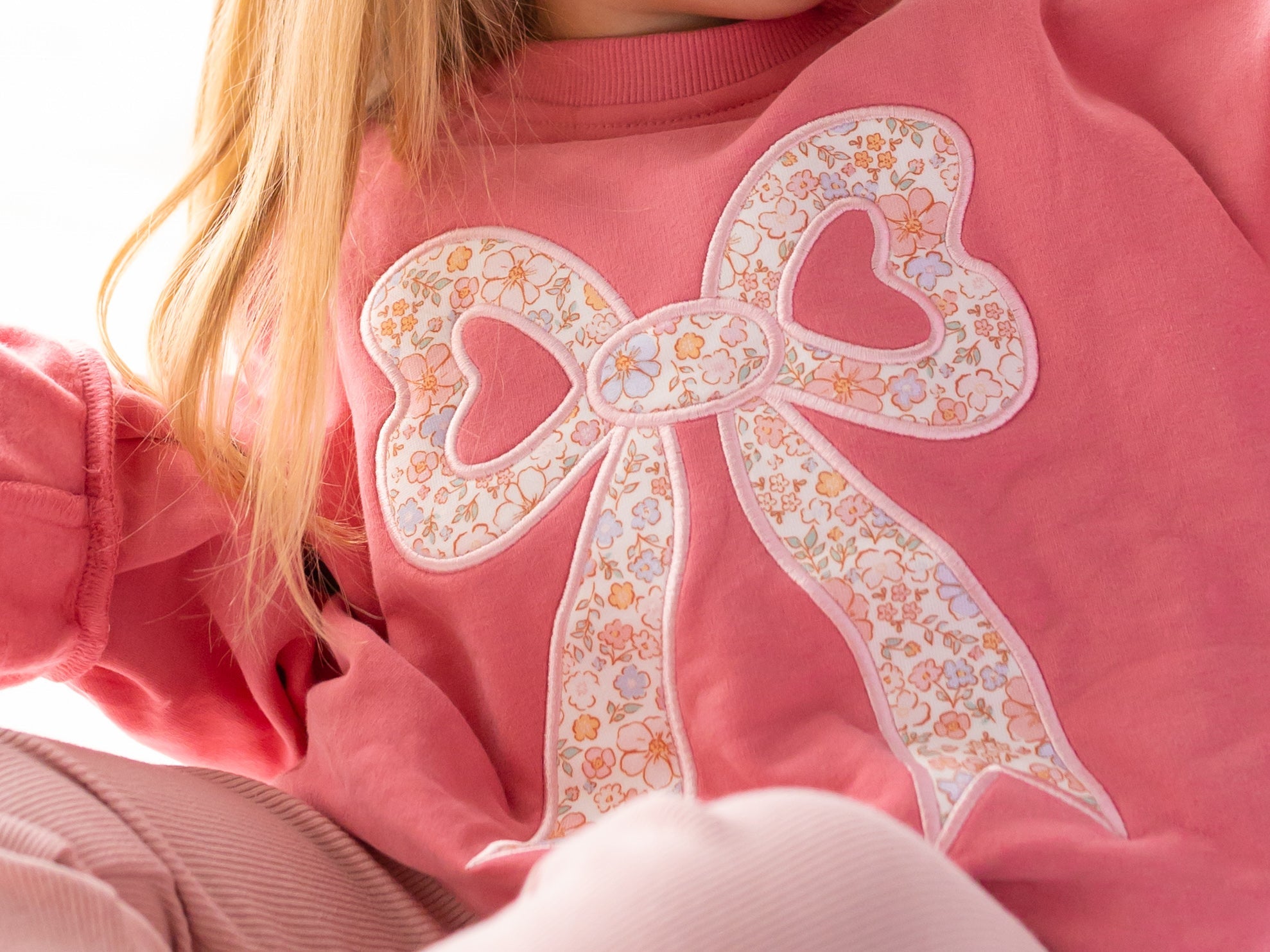 Applikation Blumen Schleife Rundhals-Sweatshirt