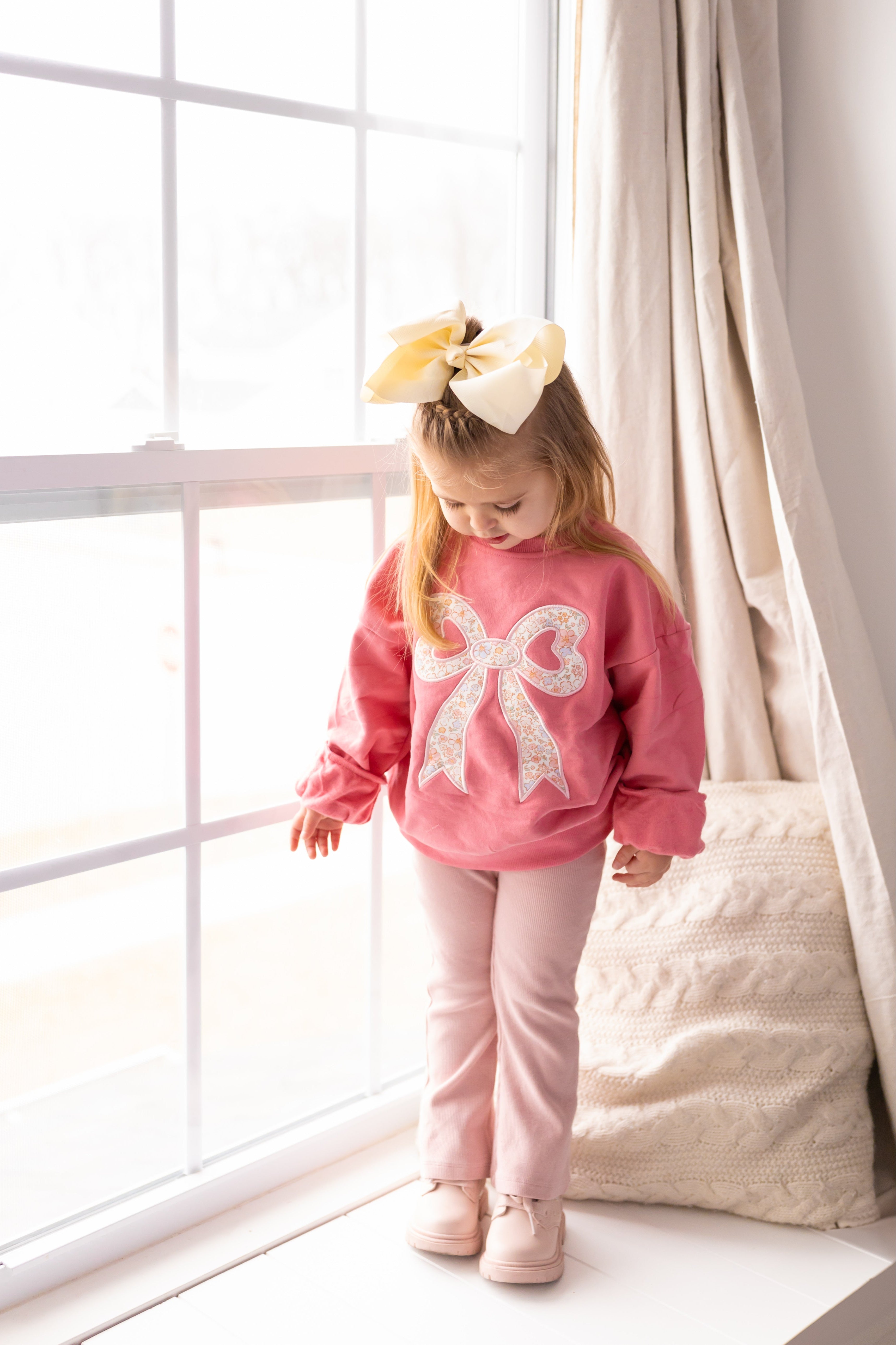 Applikation Blumen Schleife Rundhals-Sweatshirt