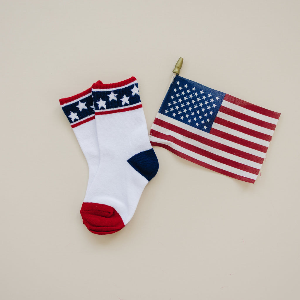 Stars and Stripes Socken zum 4. Juli – Größen für Babys, Kleinkinder, Kinder und Erwachsene