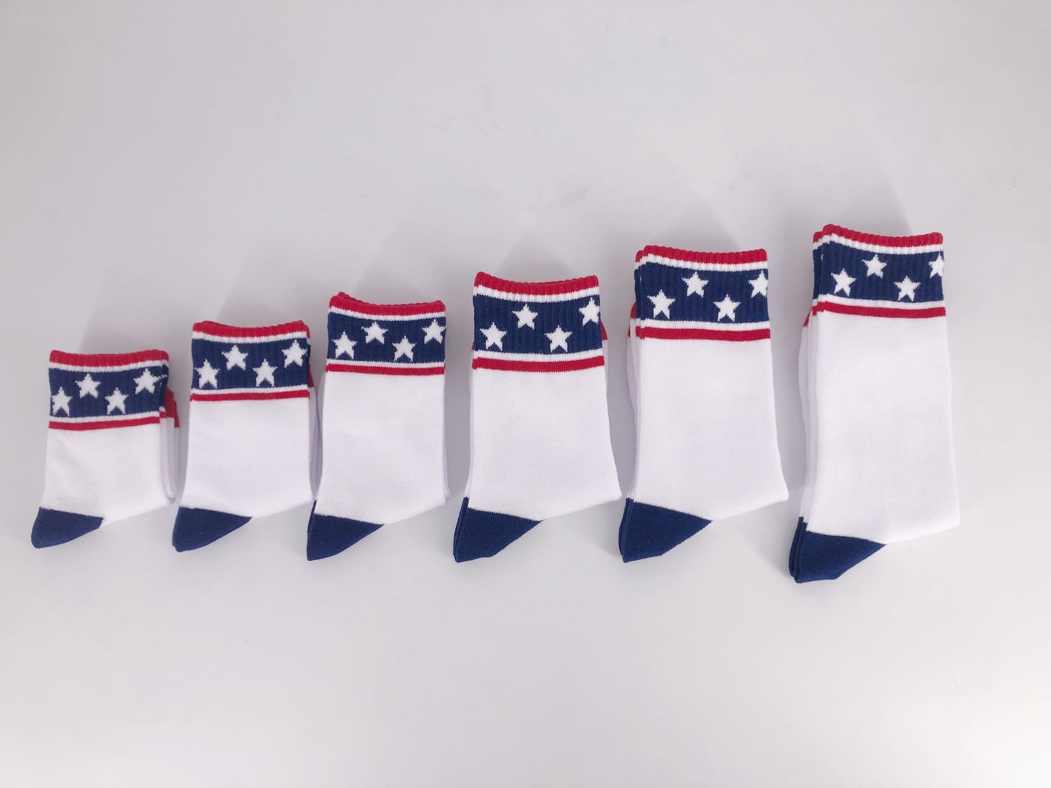 Stars and Stripes Socken zum 4. Juli – Größen für Babys, Kleinkinder, Kinder und Erwachsene