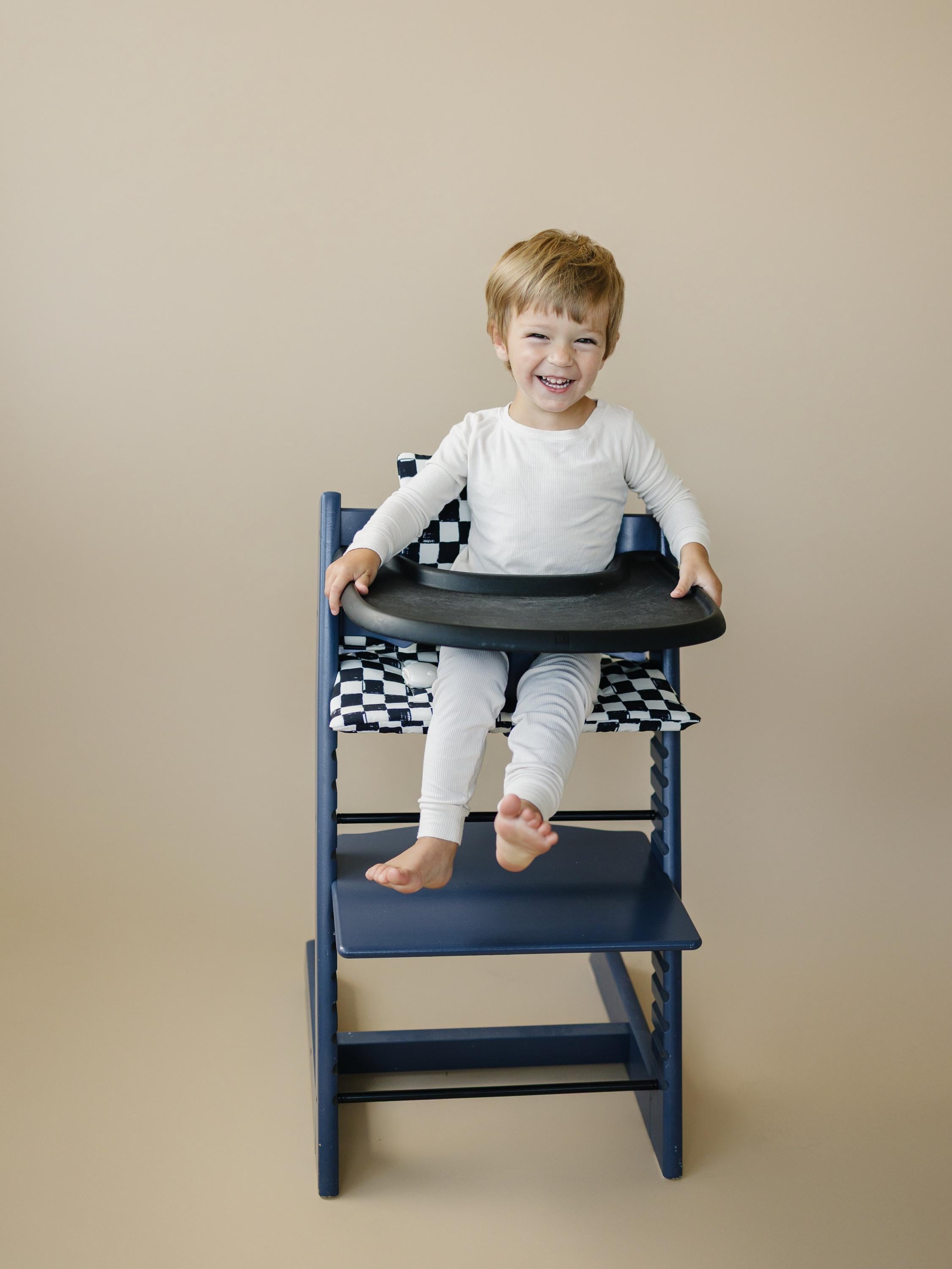 Schwarz-weiß kariertes Hochstuhl-Kissen – abwischbarer Stokke Tripp Trapp Bezug