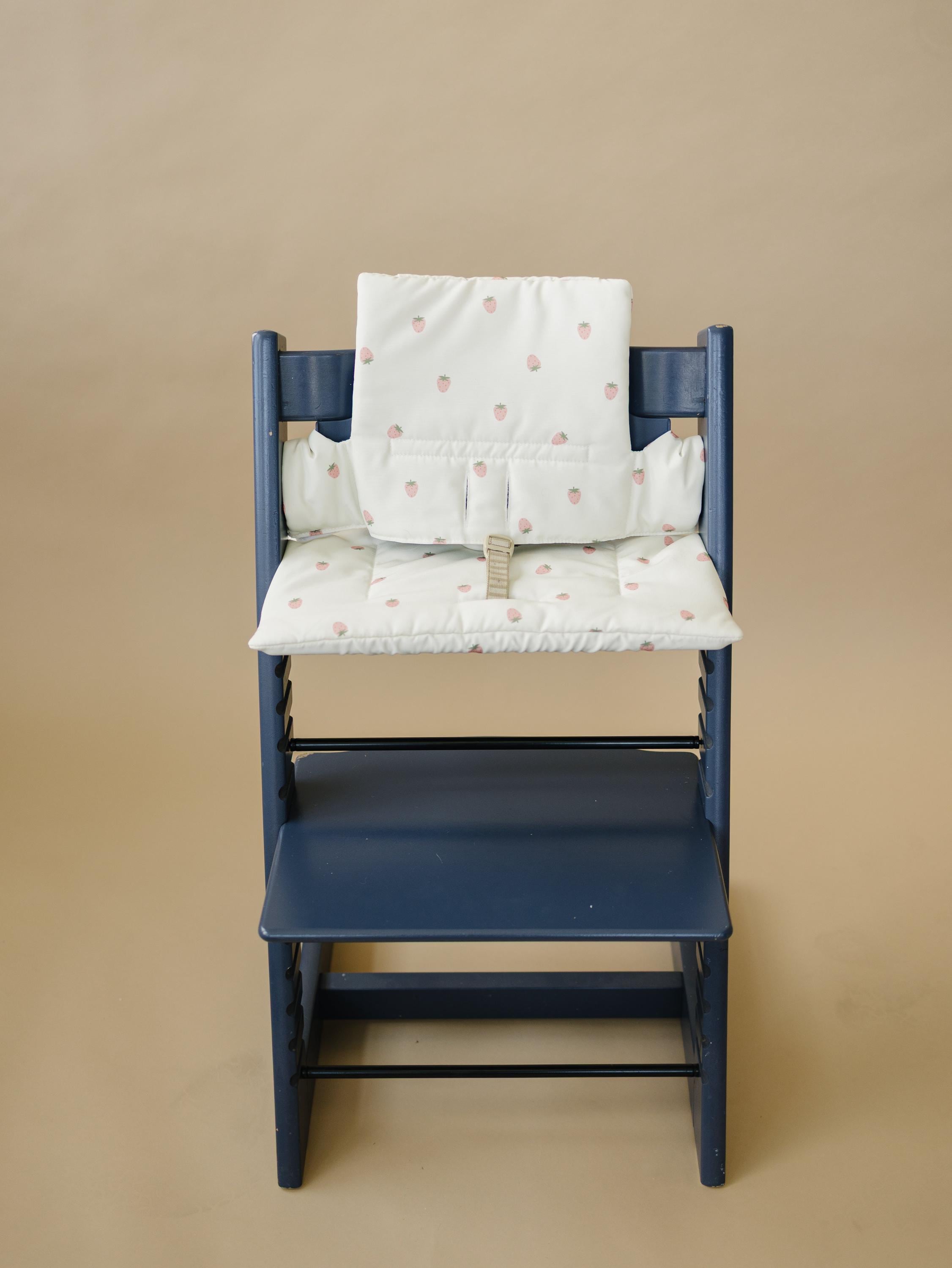 Erdbeerkissen für den Stokke Tripp Trapp Hochstuhl – Abwischbarer Bezug – Babyhochstuhl Zubehör – Beerendruck