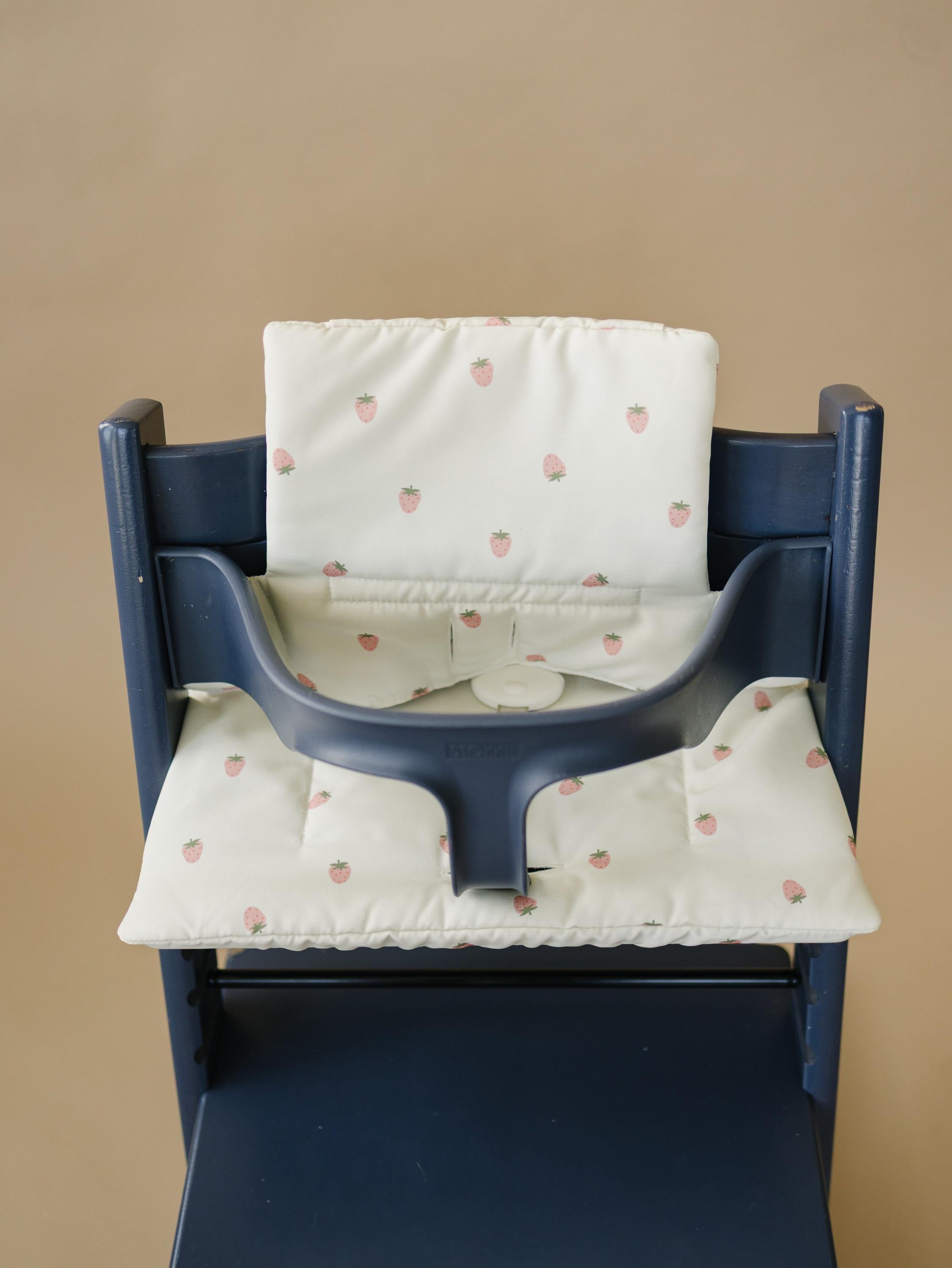 Erdbeerkissen für den Stokke Tripp Trapp Hochstuhl – Abwischbarer Bezug – Babyhochstuhl Zubehör – Beerendruck