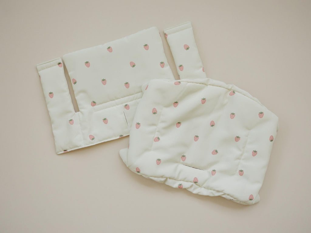 Erdbeerkissen für den Stokke Tripp Trapp Hochstuhl – Abwischbarer Bezug – Babyhochstuhl Zubehör – Beerendruck