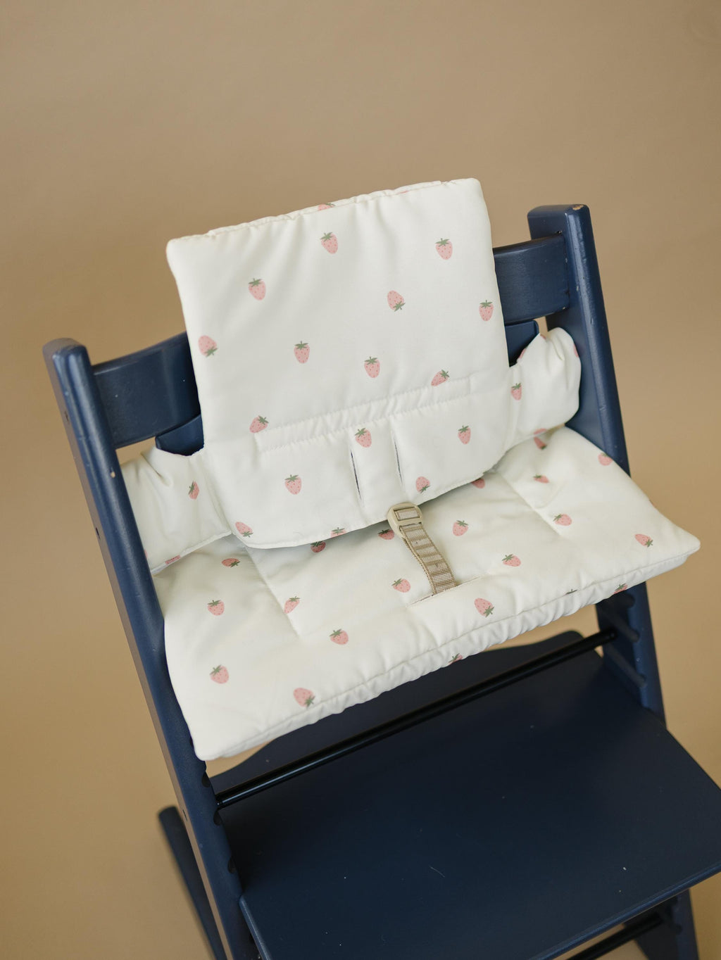 Erdbeerkissen für den Stokke Tripp Trapp Hochstuhl – Abwischbarer Bezug – Babyhochstuhl Zubehör – Beerendruck