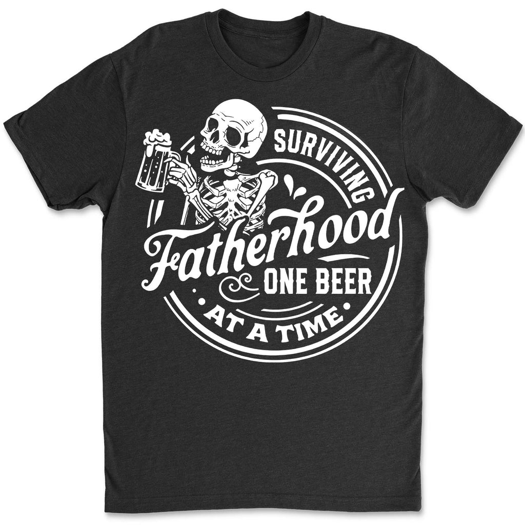 Lustiges Vater-Shirt | Vatersein überleben, ein Bier nach dem anderen T-Shirt | Vatertagsgeschenk für Papa oder Ehemann 682257