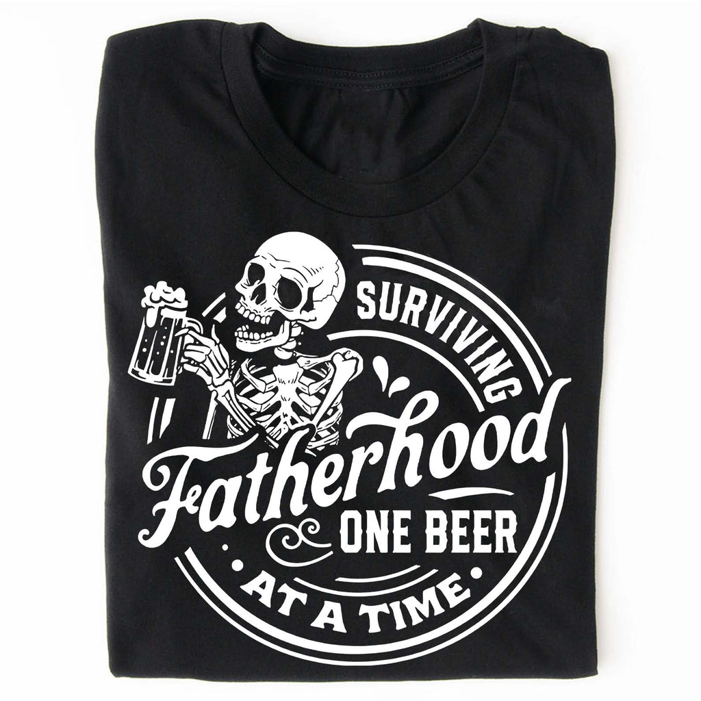 Lustiges Vater-Shirt | Vatersein überleben, ein Bier nach dem anderen T-Shirt | Vatertagsgeschenk für Papa oder Ehemann 682257